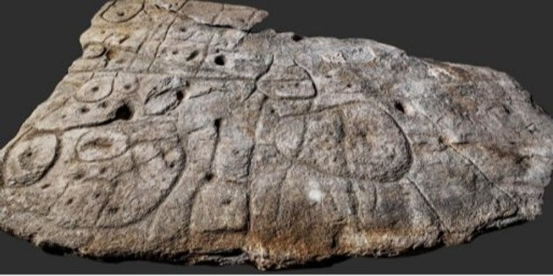 Мапа скарбів. У Франції вчені розкрили загадку каменю з гравіюванням, якому понад 4000 років