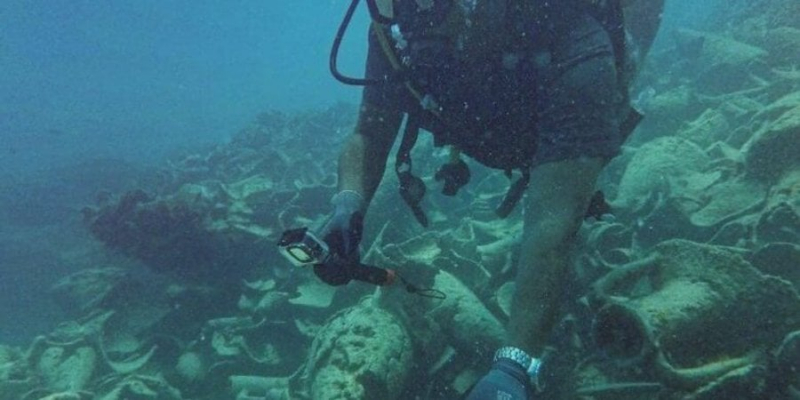 Морські археологи виявили цілу гору артефактів на затонулому біля берегів Єгипту кораблі