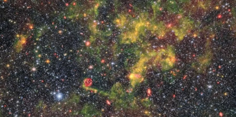 Очей не відірвати. Телескоп Джеймс Вебб зняв неймовірно красиві скупчення космічного пилу в сусідній галактиці