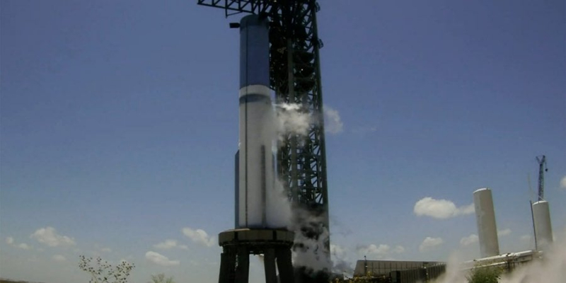 Поки що не без невдач. SpaceX показала випробування гігантської ракети-носія Starship із 33 рушіями
