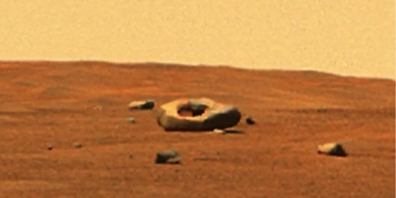 Схожий на пончик. На Марсі знайдено незвичайний метеорит