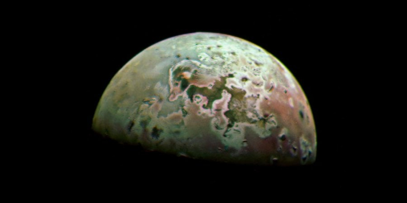 Виглядають незвично. NASA показало фото вулканів на супутнику Юпітера